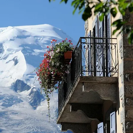 Beautiful Apartment Decorated With Great Care In A Mountain Style 아파트