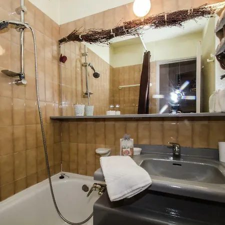 Beautiful Apartment Decorated With Great Care In A Mountain Style 아파트